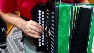 видео: Урок на гармони Разбор наигрыша Цыганочка с выходом 3 аккорда 300 песен в медленном темпе от мастера картинка: Урок на гармони Разбор наигрыша Цыганочка с выходом 3 аккорда 300 песен в медленном темпе от мастера