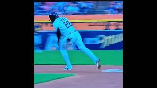 Baez misreads ball, hustles for score #mlb #hustle #running #slide #tigers #brewers