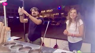 بائع الايس كريم التركي يرقص مع بنت مصرية وعلى مهرجان نعمل لغبطيطا