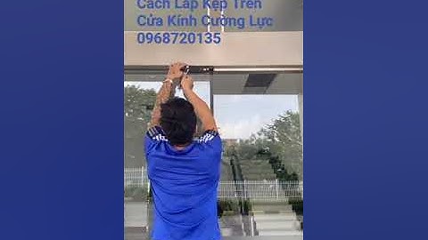 Cách Lắp Kẹp Trên Cửa Kính Cường Lực #cuakinh #vachkinh #kinhtasona #shorts