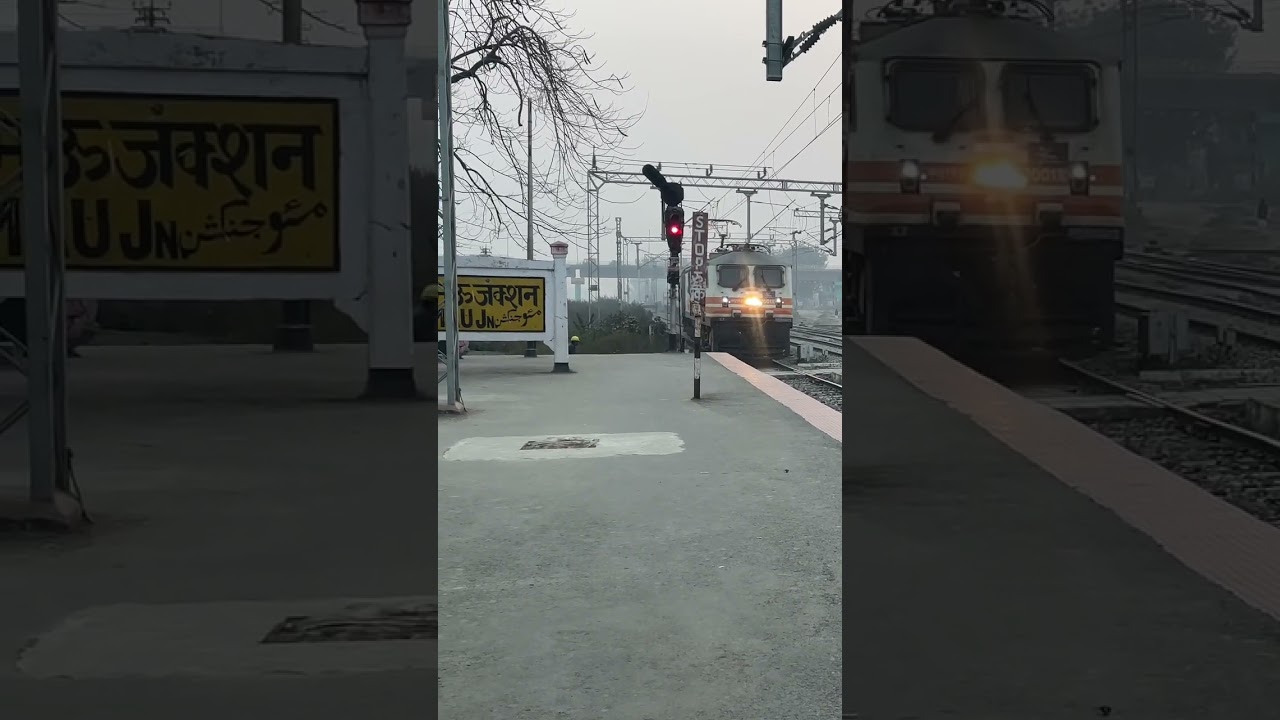 Godaan express arrival Mau junction railway station WAP-5 loco 😘🥳