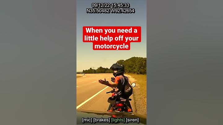 TROOPER עוזר לנהג להוריד את האופנוע 🏍 #משטרה #מרדף #מכנסיים קצרים
