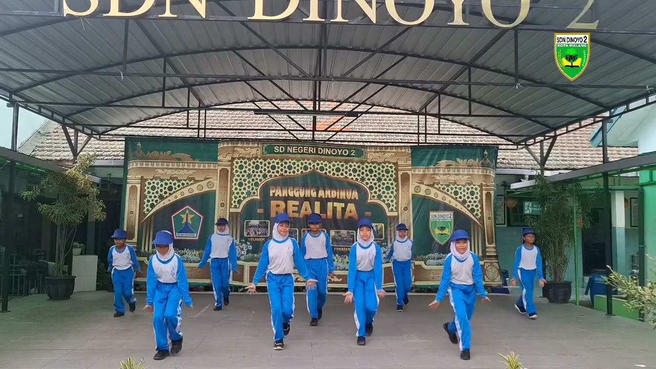 Senam Anak Indonesia Hebat oleh siswa siswi SDN Dinoyo 2 Malang