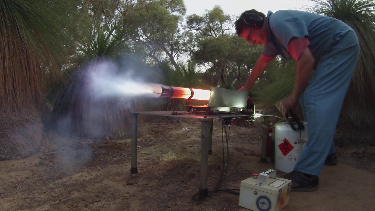Pulse Jet Engine - YouTube