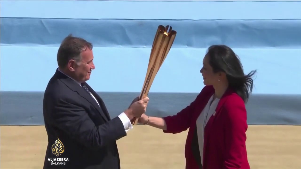 تغادر الشعلة الأولمبية أثينا متجهة إلى اليابان