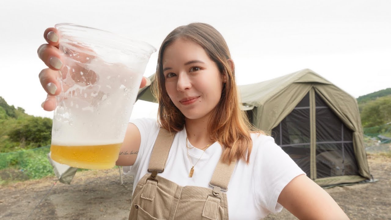 【キャンプ女子】愛犬と迎える最高の秋キャン！呑気に乾杯する幸せ時間
