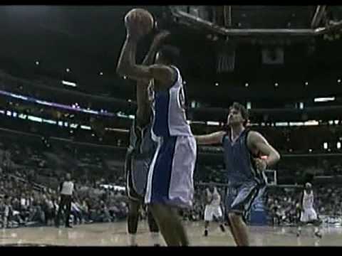 Marcus Camby amazing pass to Thornton for the dunk (11/29/09)