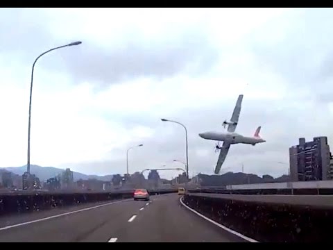 Vídeo: Imágenes Desgarradoras Del Avión De Taiwán Que Se Estrella A Través De Un Puente