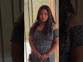 Una joven quiso salir sin permiso, pero su madre le enseñó ....