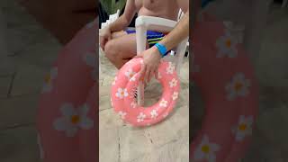 👧🏻 MAMA E REA cu BEBE BRI în PISCINĂ 👶 BABY on POOL with MAM and DAD #shorts #marastefania