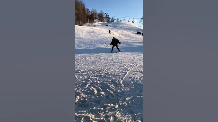Guy Crashes Into Ski Poles While Skiing For First Time - 1319967