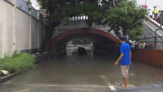 Kotse Nalubog - Riverside Drive Likod Post Office Manila