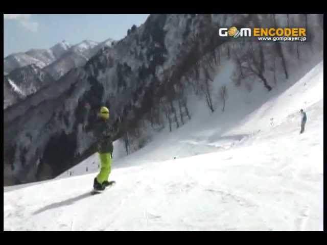 苗場スキー場 斜度30°のコースを滑走撮影（スノーボード追い撮り）