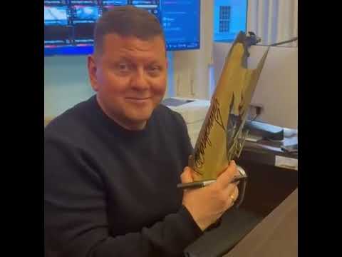 Ірина Федишин - Залізний генерал знову підписав цікаві сувеніри для моїх прихильників за океаном .