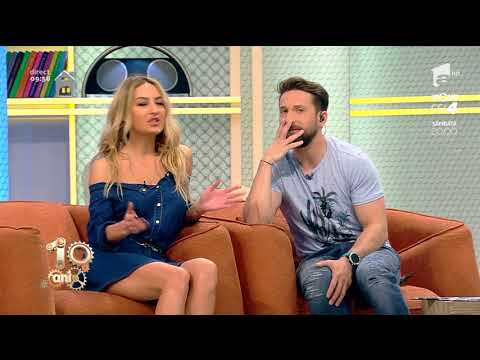 Flavia nu știe ce poziție să adopte, fustița e prea scurtă! ”Dani, tu mă provoci!”