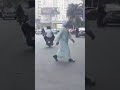 عشرين عربية فيرنا بتحاول تشقط بنت فى شارع جامعة الدول مسخرة وضحك