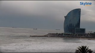 🌊 Rough Morning in #Barcelona! Watch LIVE - SkylineWebcams