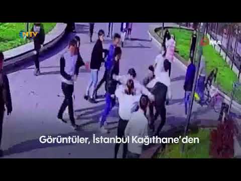 NTV | Parkta bıçaklı kavga kamerada: Defalarca tekmelenip bıçaklandı