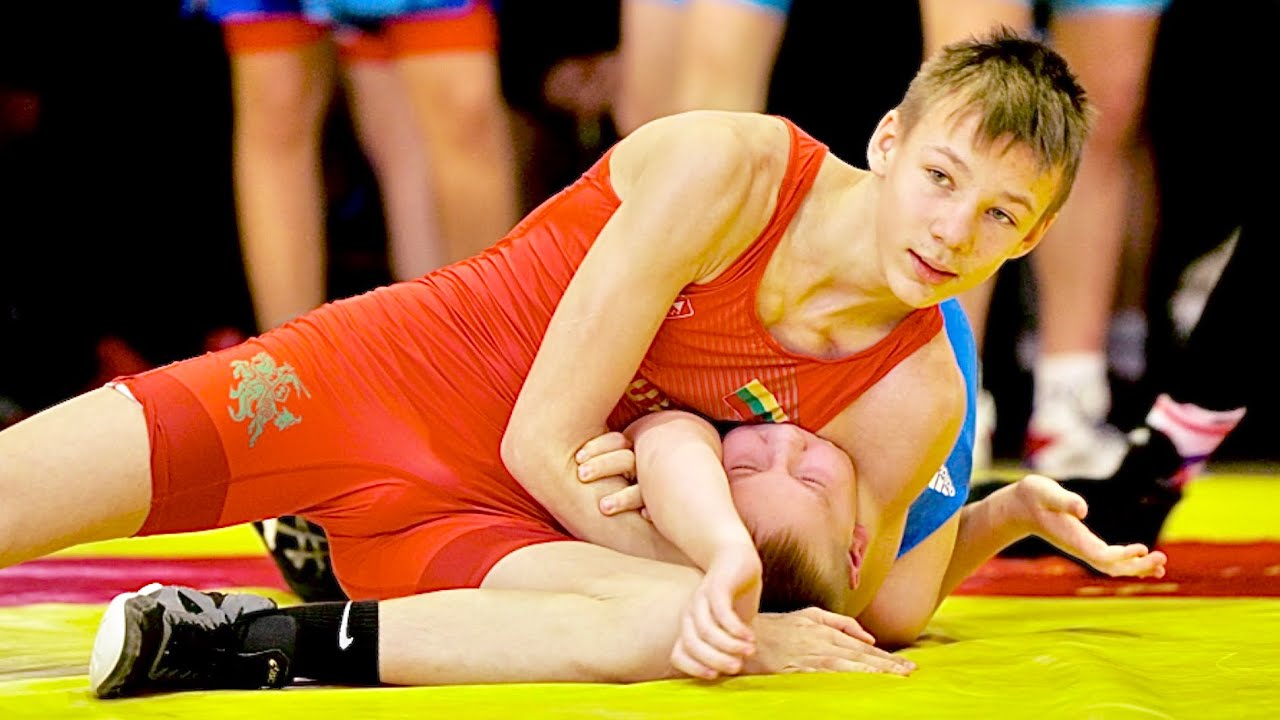 U17 L. Lavrinovicius (LTU) vs R. Tiismaa (EST) 55kg. Youth boys greco-roman wrestling.