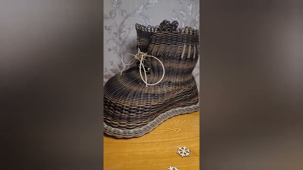 Плетем из ротанга. Башмак под елку. И другие новогодние украшения.
