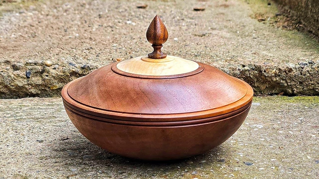 Точение по дереву — шкатулка для безделушек, не похожая ни на какую другую