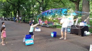 Kids making giant bubbles in the Central Park , New York City - How to make bubbles .