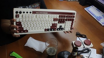 Unboxing an 8BitDo FULLSIZE Famicom retro keyboard!