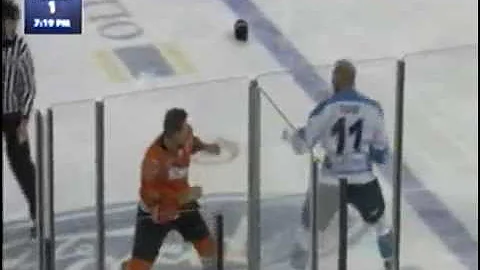CHL Fort Wayne-Evansville hockey fight - Dave Star...