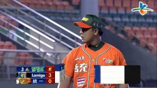 20130912 CPBL 猿VS獅 3上 余德龍擊出一支內野高彈跳 結果球找上了游擊手