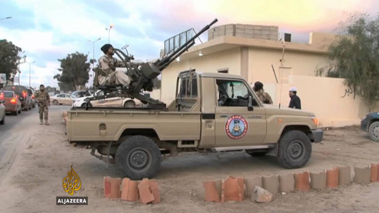 ليبيا تحول المتمردين السابقين إلى جنود
