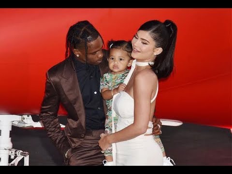 Video: Kylie Jenner's Dochter Stormi Debuteert Op De Rode Loper