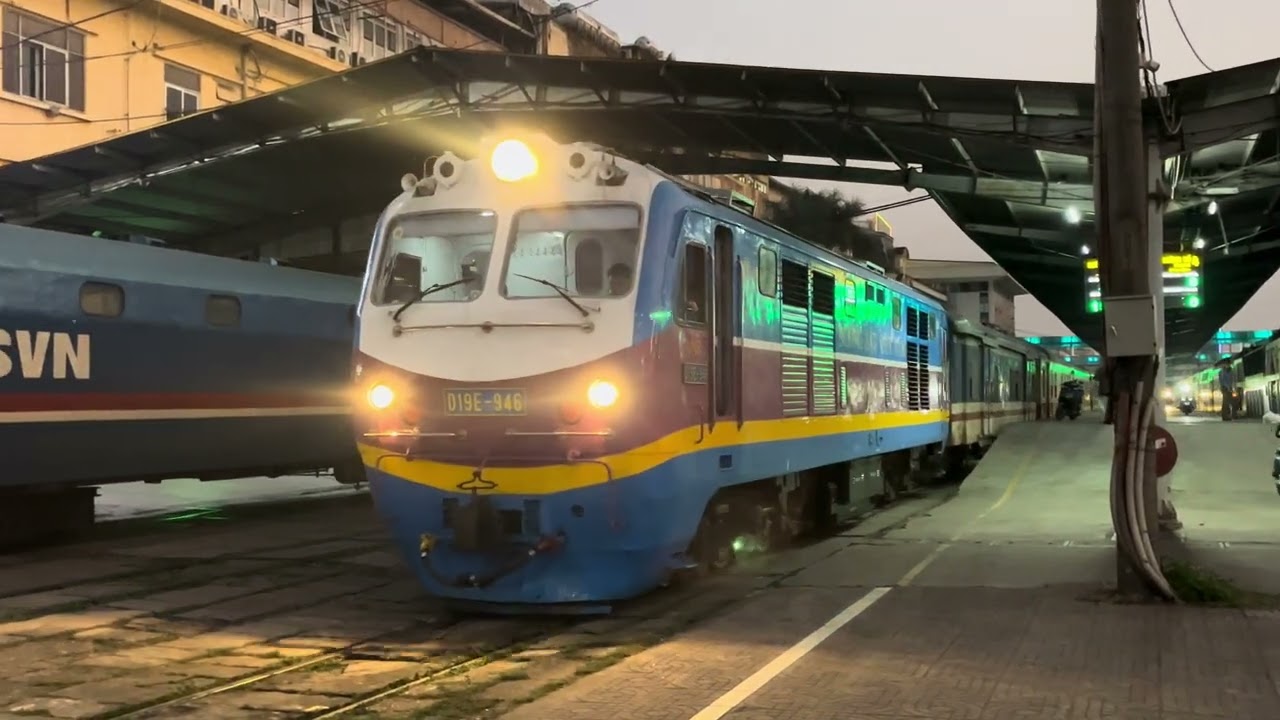 [3003] D19E-946 kéo tàu LP7 rời ga Hà Nội | 18:18 - 1.3.26