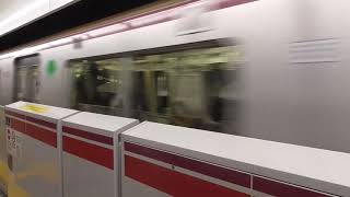 都営大江戸線　12-600形12-621F編成　春日駅到着