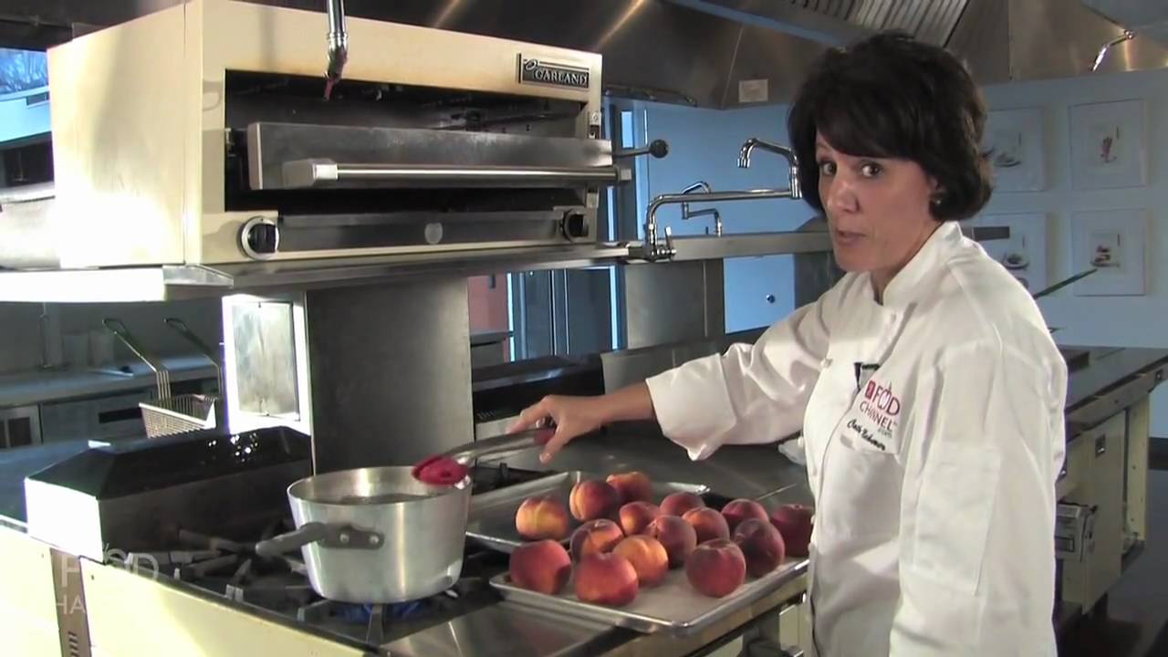 How to Make Brandied Peaches