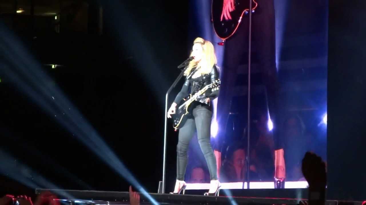 Madonna - 06. I Don't Give A (MDNA Tour - Warsaw) - YouTube