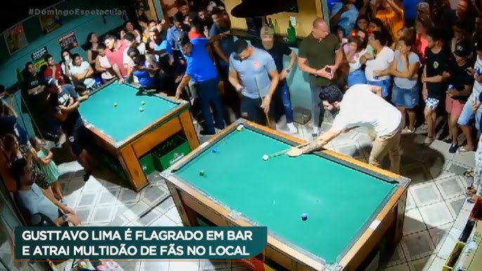 Gusttavo Lima jogando sinuca no Bar do MacGyver em Goiânia 