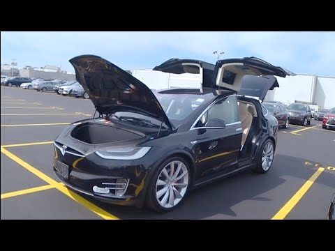 Vídeo: Teslas tem assentos no porta-malas?