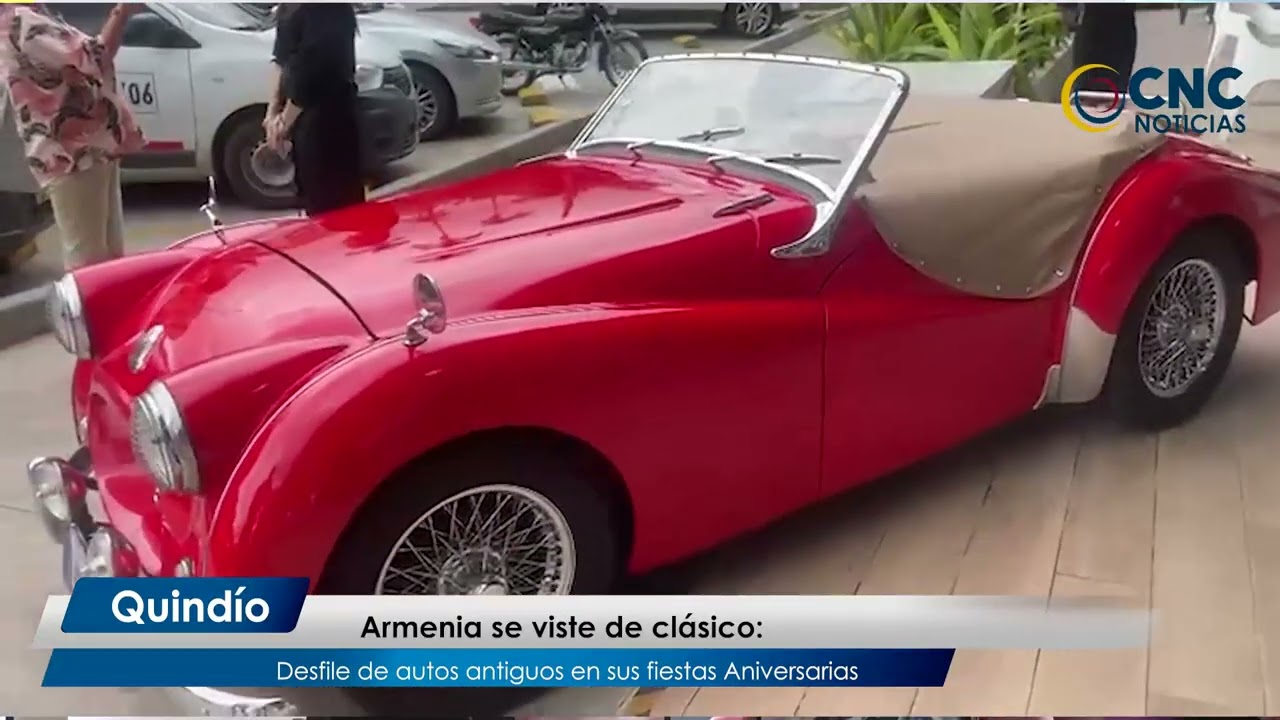 Desfile de autos antiguos en sus fiestas Aniversarias   Armenia 136 años