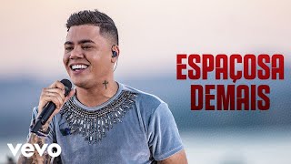 Conhece alguém 'Espaçosa Demais'? 🗣️ Marque aqui nos comentários! 😅