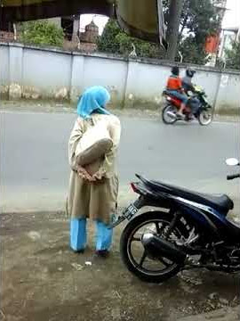 NENEK DI BUANG DI PINGGIR JALAN