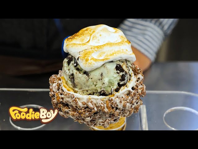 Mint Chocolate Coco Pops Cone / Seoul Korea / Korean Street Food / 민트초코 코코팝스콘 / 서울 이태원 에맥앤볼리오스