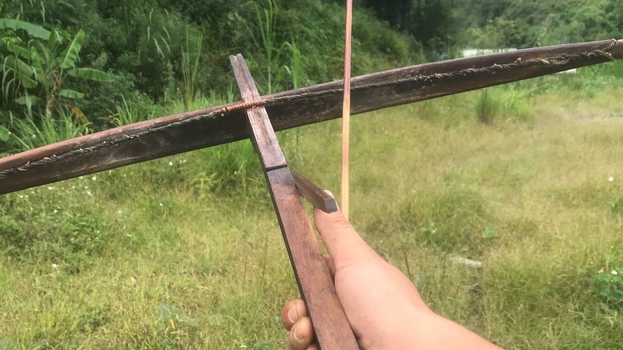 cây nỏ dân tộc ngày xưa dùng để đi săn nay dùng để trưng bày và thi đấu