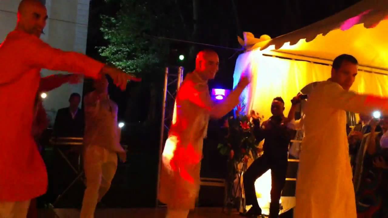 bhangra team forums Spectacular Bollywood Dance at wedding to Bole Chudiyan Choreographed by Minila Shah