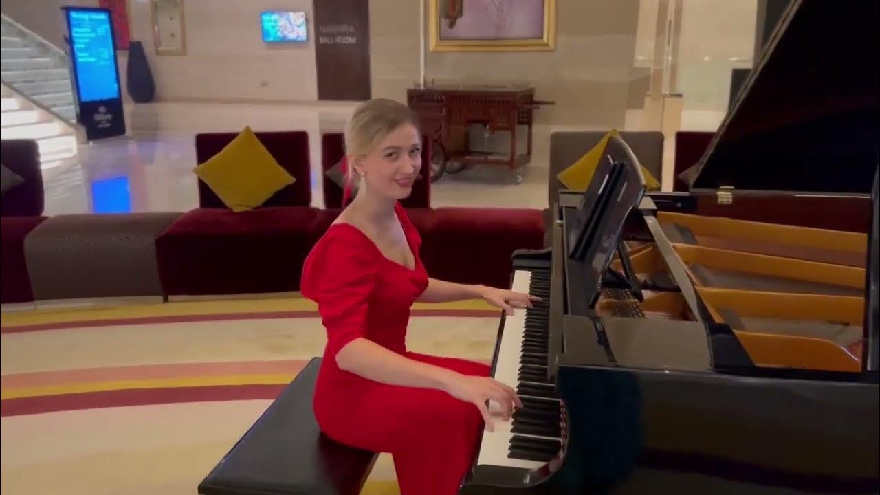 Female Pianist Qatar I Piano Lady Doha I Piano girl Qatar I Ras al