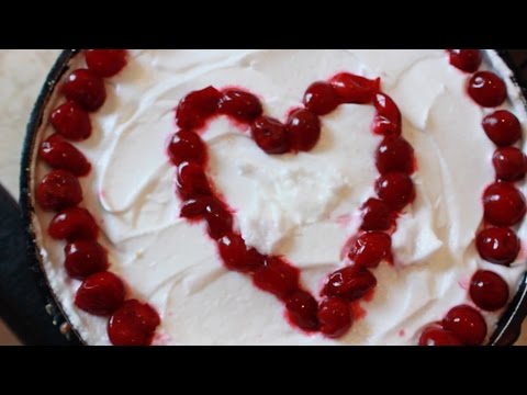 Видео рецепт Песочный пирог с меренгой и вишней