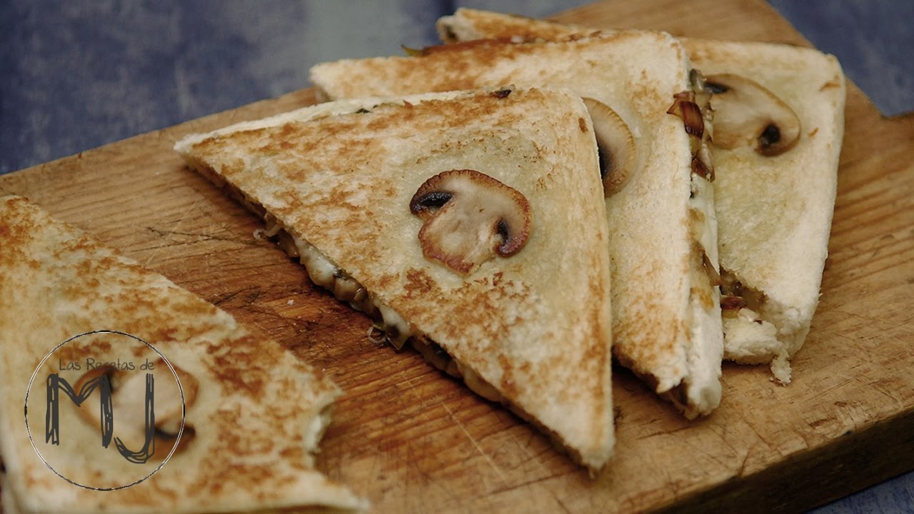 Sándwich de champiñones y mozzarella