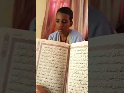 طفل عجيب يعرف نتالي الصفحات من دون رؤيتها