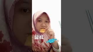 makan nasi rames dan gorengan 3 Rp.13.000