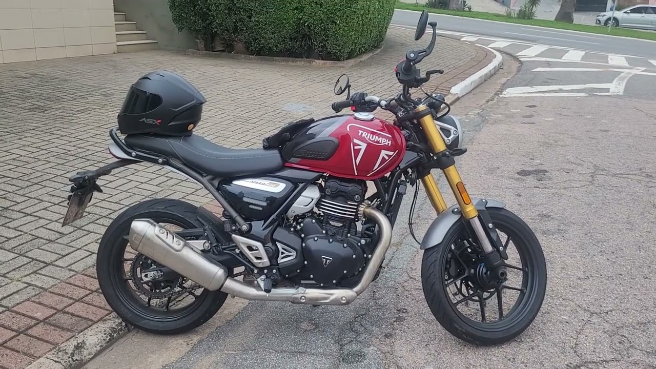 Triumph Speed 400 - Revisão 1.000 km, proteção de tanque e retorno dos retrovisores