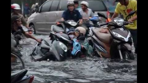 Sài Gòn thành sông sau cơn mưa khủng khiếp 15092015